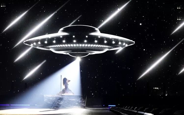 Taylor Swift perdana tampilkan beberapa lagu dari album The Tortured Poets Department di The Eras Tour Paris.