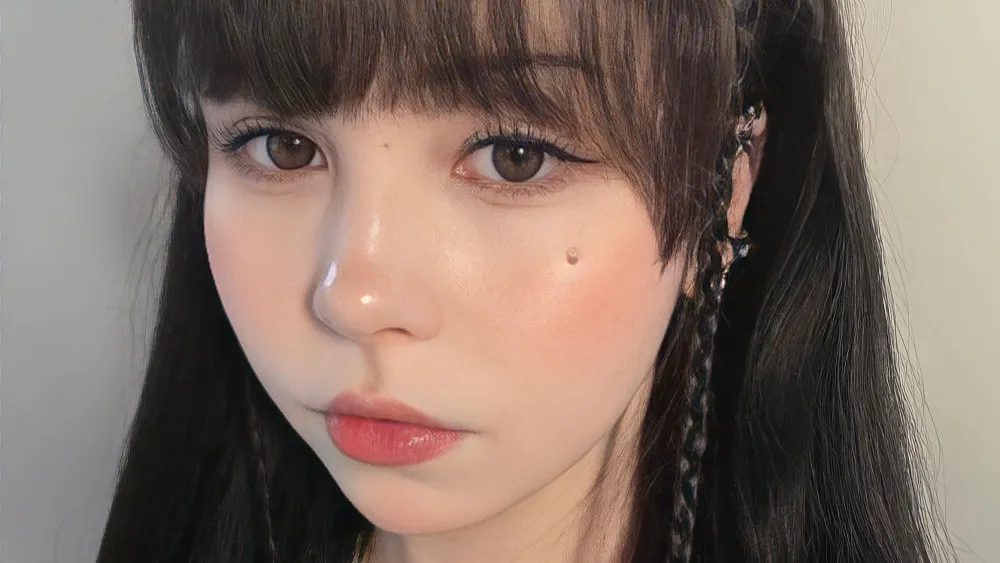 Berikut ini 3 tips membuat makeup douyin, riasan wajah populer dari China, simak langkah selengkapnya.
