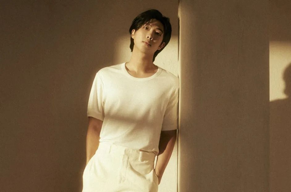 RM BTS baru saja merilis daftar lagu untuk album terbarunya Right Place, Wrong Person yang akan rilis pada 24 Mei esok.