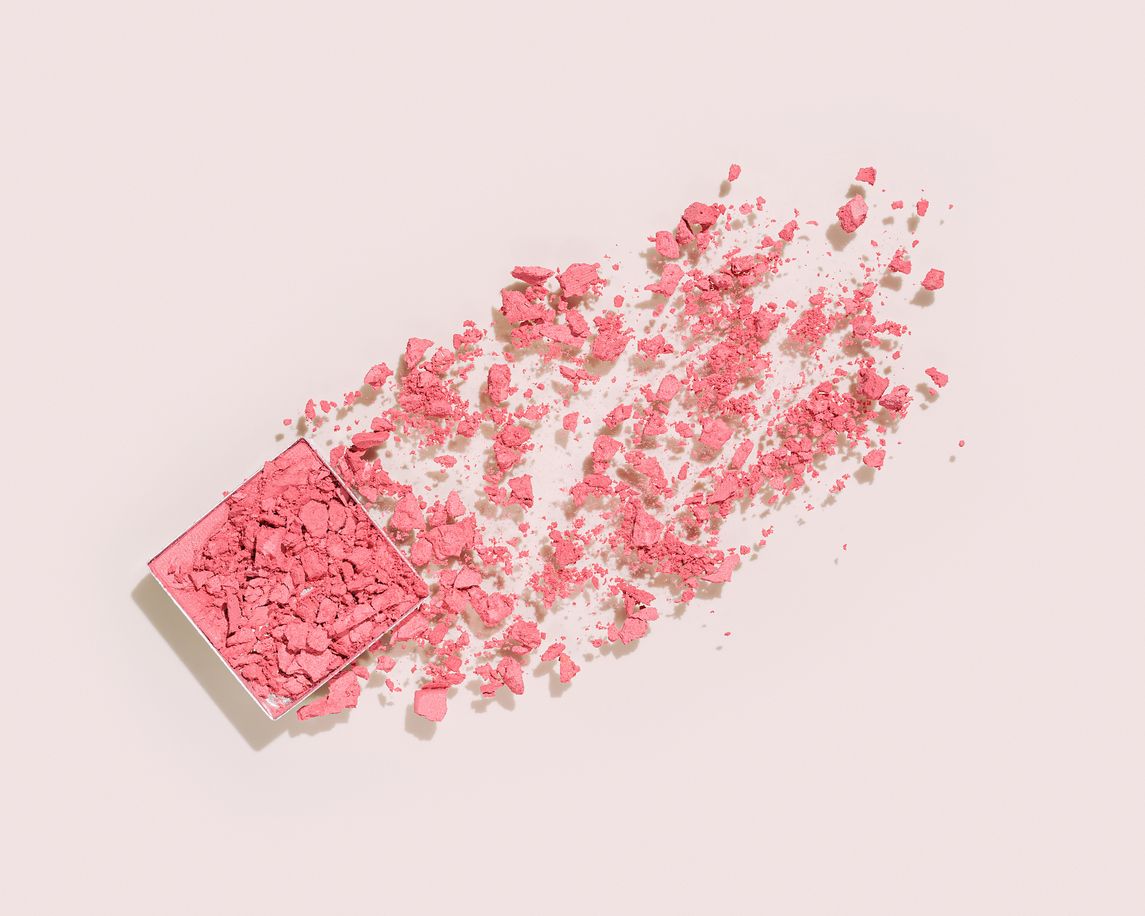 Bukan cuman merah. Ini cara memilih shade blush on yang sesuai warna kulit dan rekomendasi produknya dari Raine Beauty.