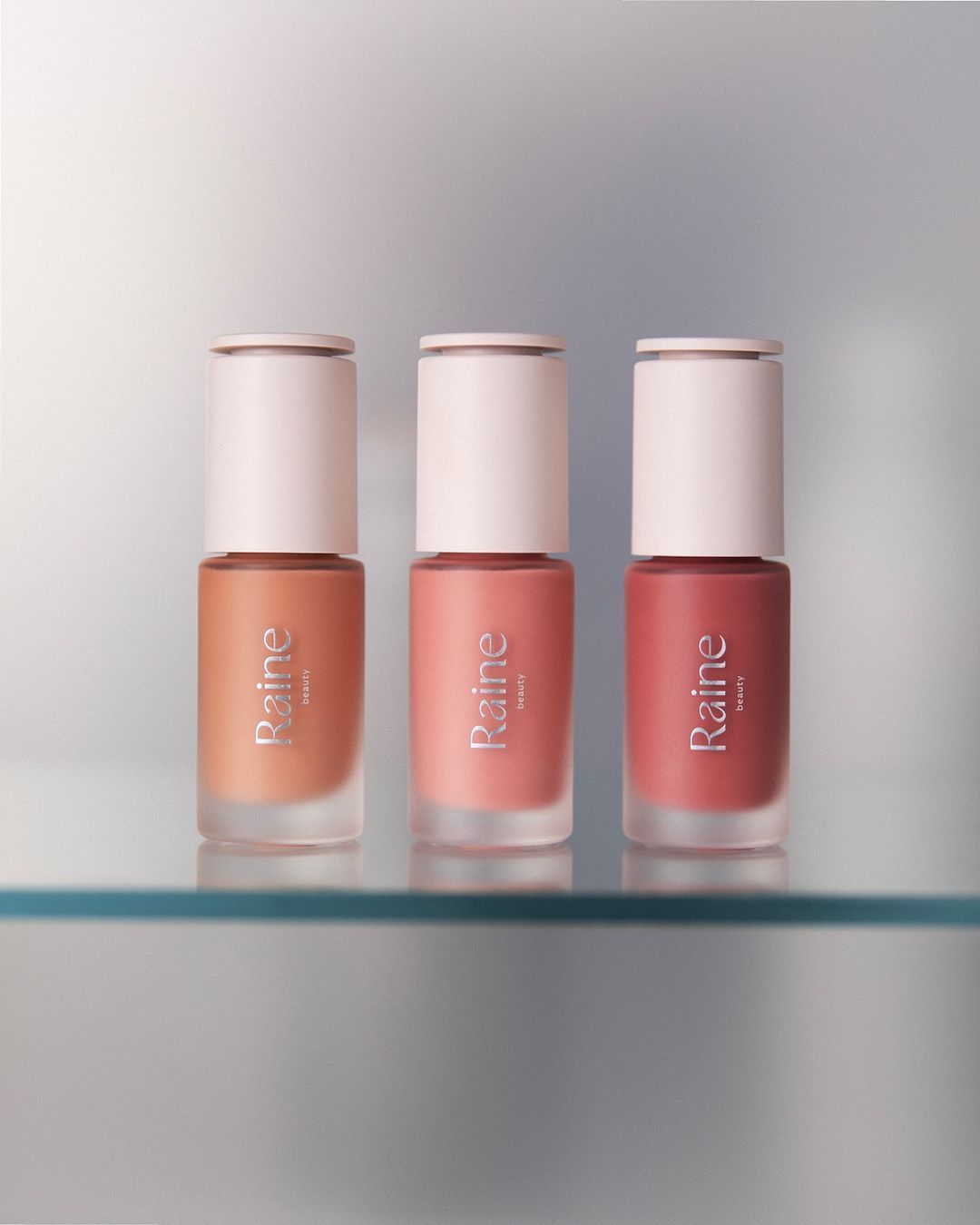 Mulai dari rekomendasi blush on brand lokal hingga skincare bahan alami. Ini berita terpopuler fashion dan beauty.