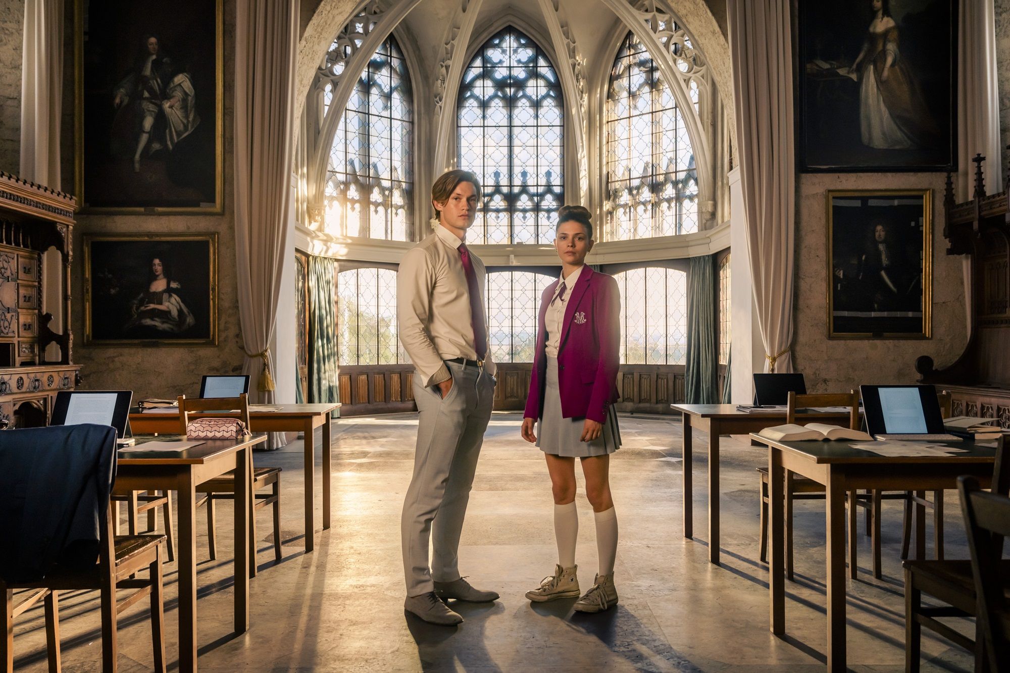 Tayang di Prime Video mulai 9 Mei 2024, berikut sinopsis series Maxton Hall - The World Between Us sepanjang 6 episode lengkap dengan daftar pemain.