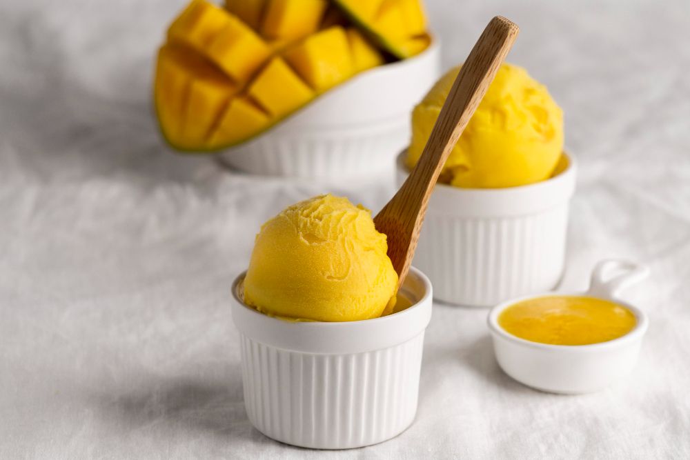Kamu ingin membuat es krim mangga untuk anggota keluarga di rumah? Mudah, yuk ikutu resep berikut ini.