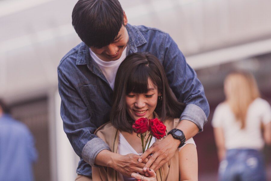 Kawan Puan tak ingin terjebak dalam hubungan toksik karena pasangan red flags? Ini tips agar tidak jatuh cinta pada orang yang salah.