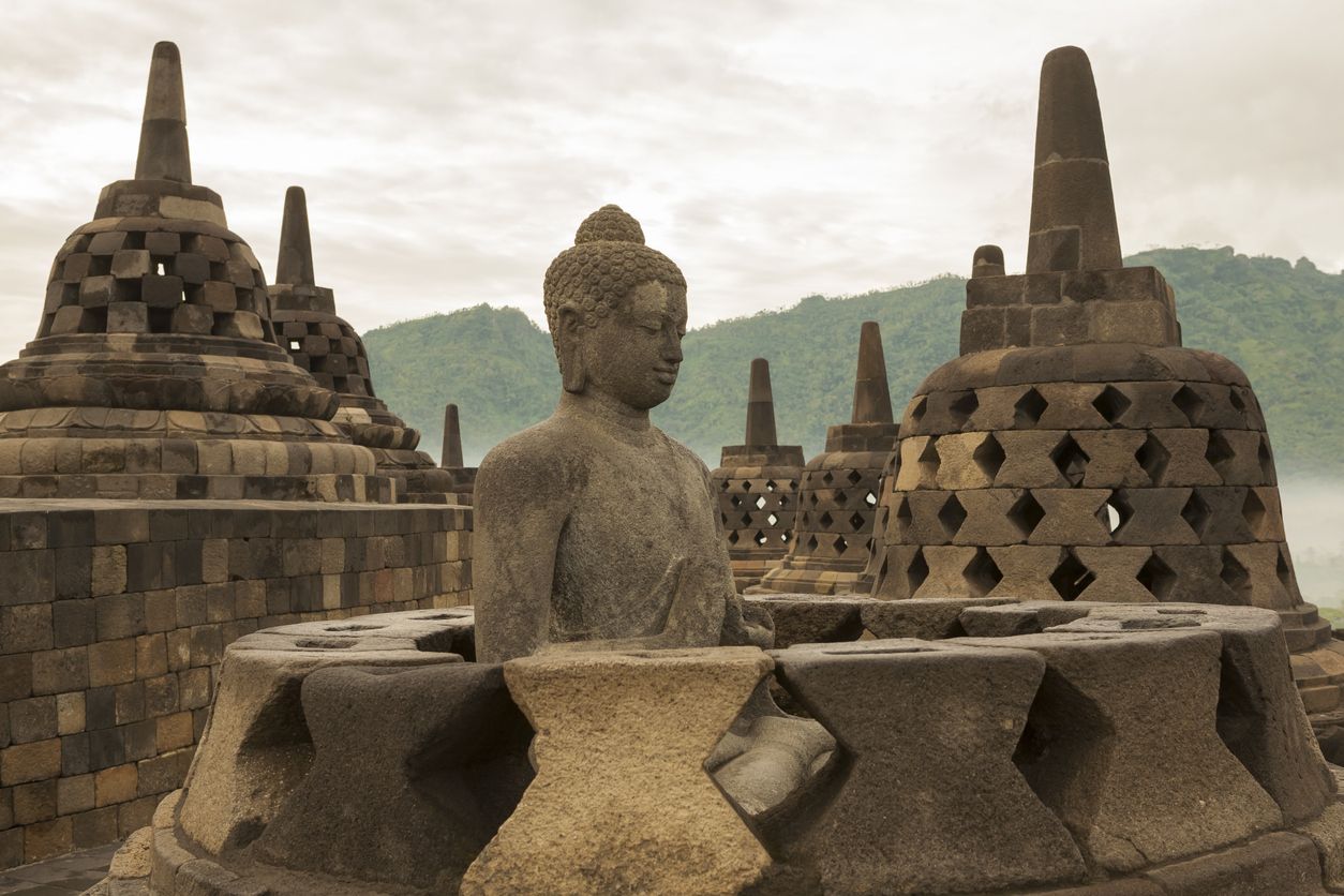 Berikut ini rekomendasi hotel di Magelang yang dekat dengan destinasi wisata Candi Borobudur. Cocok untuk liburan Waisak.