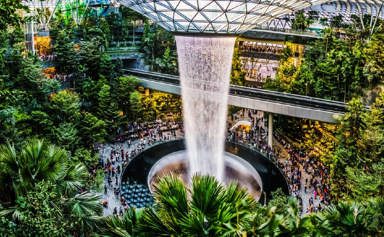 Jadi salah satu destinasi viral di TikTok, Singapura punya banyak pesona yang menarik banyak wisatawan. Ini rekomendasi wisata dekat bandara Changi.