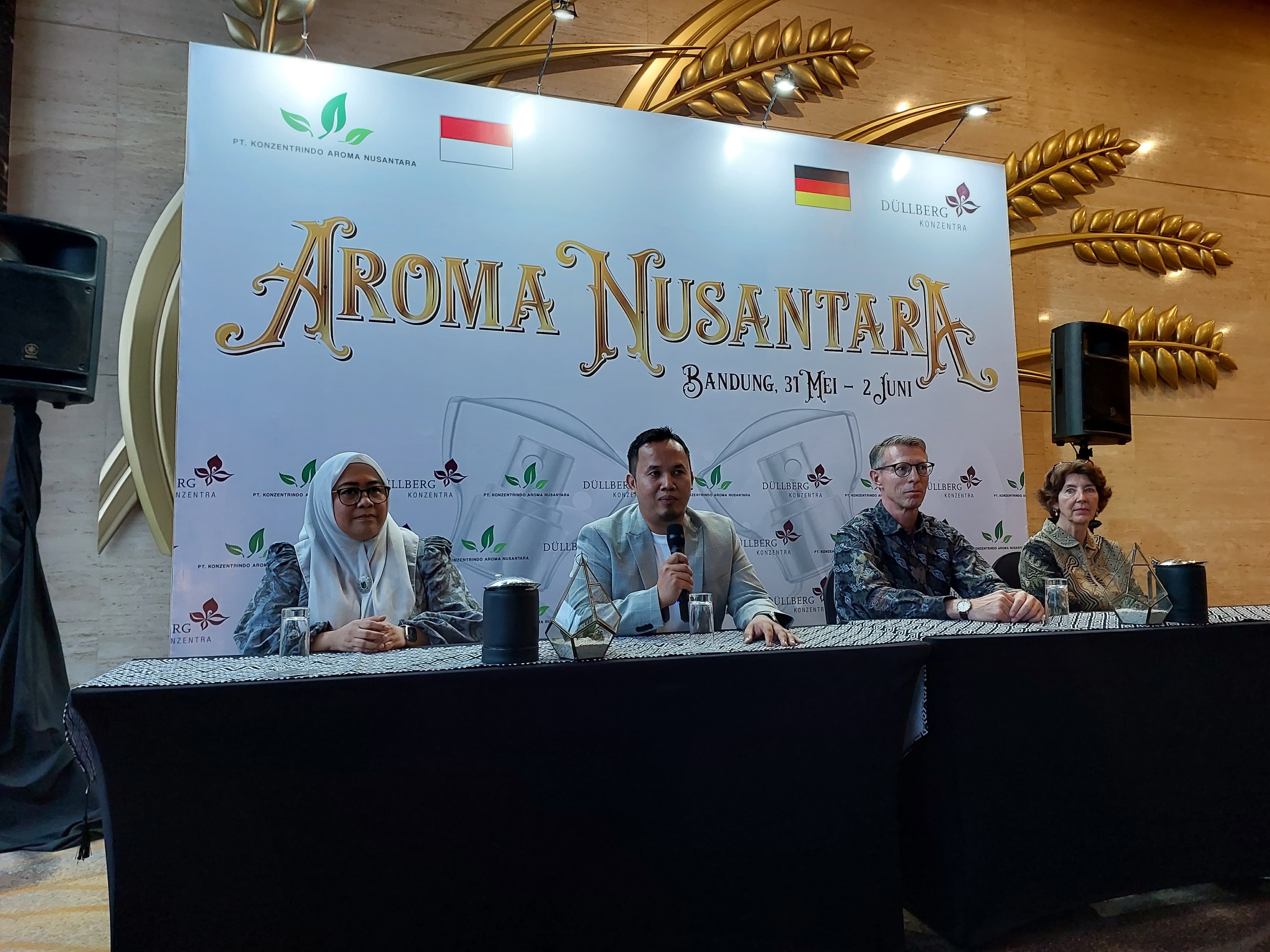 Industri wewangian lokal di tanah air berkembang begitu pesat. Untuk semakin memajukan industri fragrance, diadakanlah acara Aroma Nusantara.