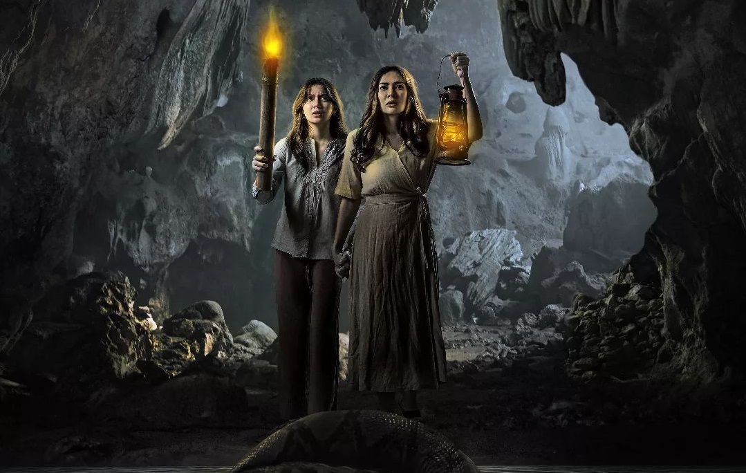 Sinopsis film Paku Tanah Jawa lengkap dengan daftar pemainnya. Menampilkan karakter perempuan Masayu Anastasia.