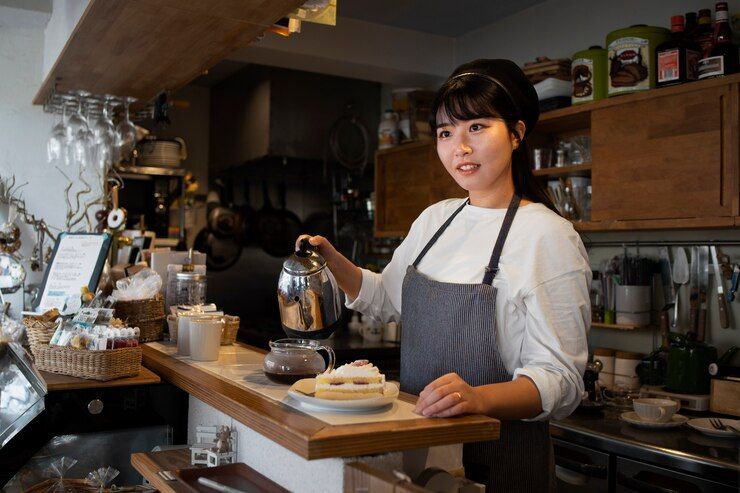 Dua pebisnis kafe dengan menu makanan tradisional Indonesia ini berbagi tips menjalankan ide usaha kuliner. Apa saja?