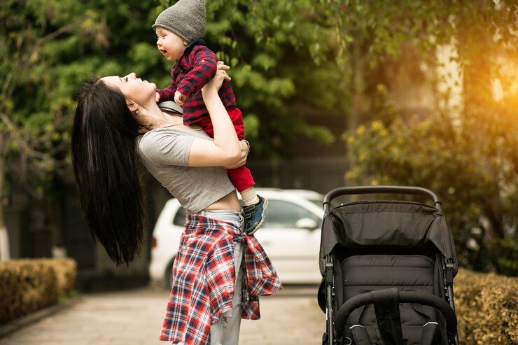 Agar perjalanan nyaman dan anak tidak rewel, begini tips pergi liburan mengajak bayi. Kawan Puan wajib tahu, nih!