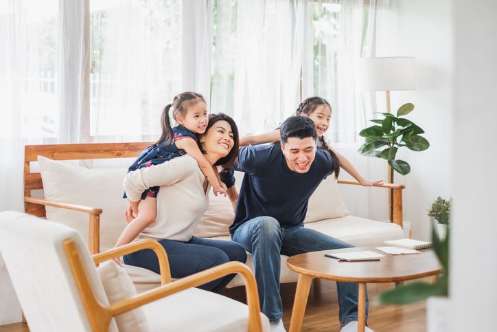 Tak harus keluar rumah, ini aktivitas seru bareng keluarga yang bisa dilakukan saat akhir pekan. Apa saja?