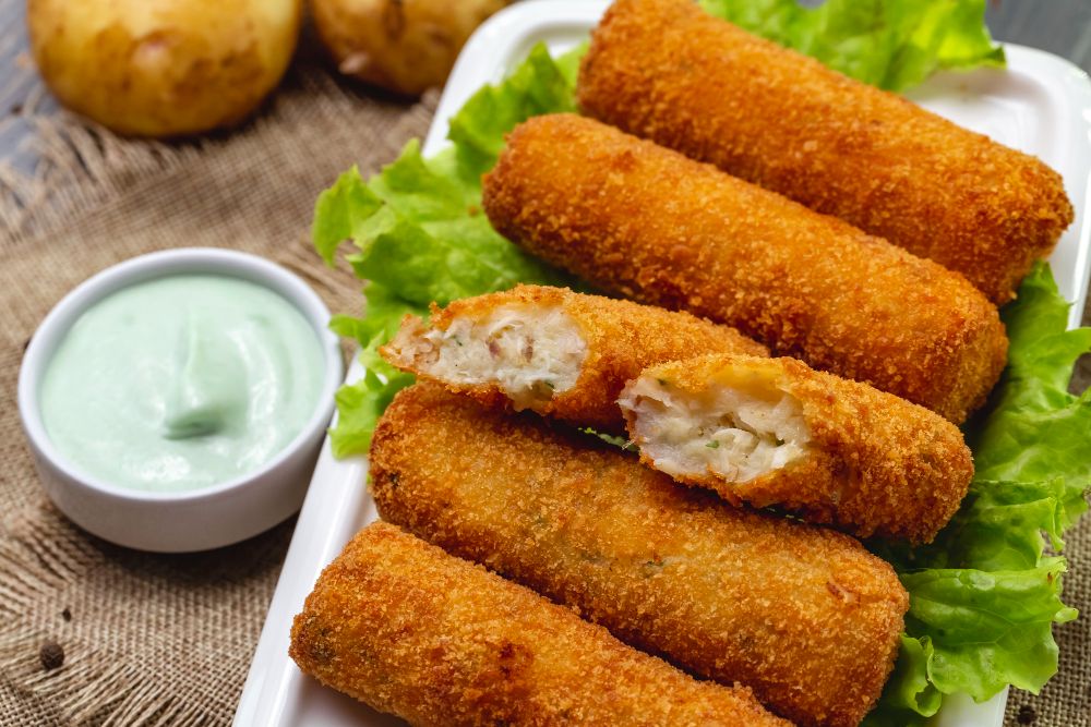 Resep ide usaha risol mayo lengkap dengan tips cara membuat kulit risol agar tidak mudah sobek. Simak lengkapnya.