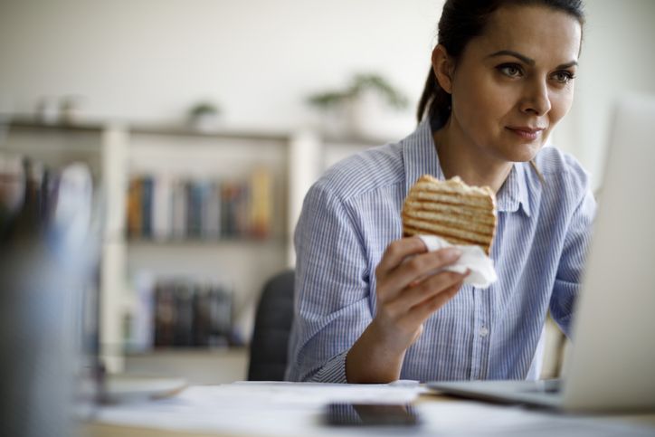 Apakah sarapan roti cukup untuk energi sepanjang hari? Jawabannya tergantung pada bagaimana mengombinasikan roti dengan sumber nutrisi lain.