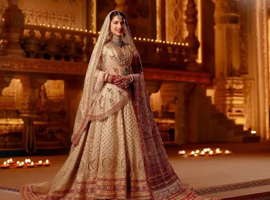 Mengintip inspirasi dekorasi pesta ala India seperti dalam resepsi pernikahan Radhika Merchant dan Anant Ambani. Seperti apa?