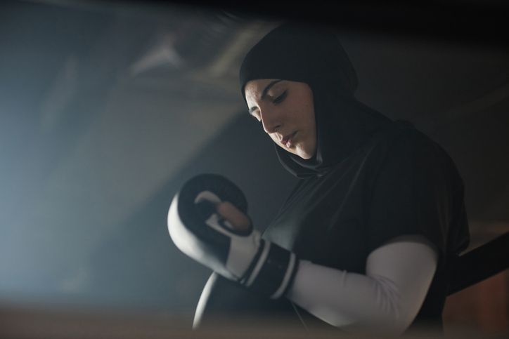 Organisasi internasional menolak keputusan Prancis yang melarang atlet perempuan di tim mereka mengenakan hijab di Olimpiade Paris.