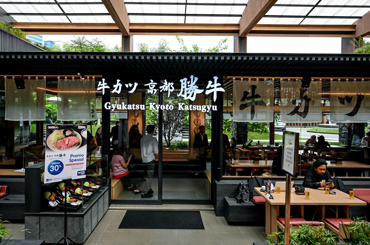 Suka beef katsu ala Jepang? Ada rekomendasi restoran Jepang yang baru buka di Jakarta, nih. Yuk, intip!