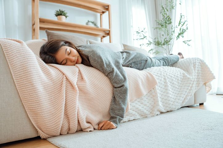 Kawan Puan terus kelelahan, mudah marah, dan sedih tak berkesudahan? Ini tanda-tanda kamu memiliki low vibration!