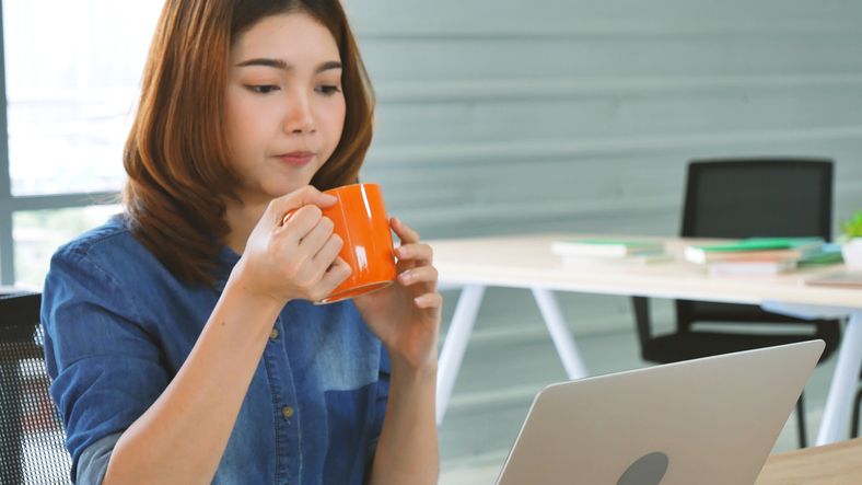 Kopi memang bisa memberikan dorongan energi di pagi hari, namun menjadikannya sebagai pengganti sarapan bukanlah pilihan yang ideal.