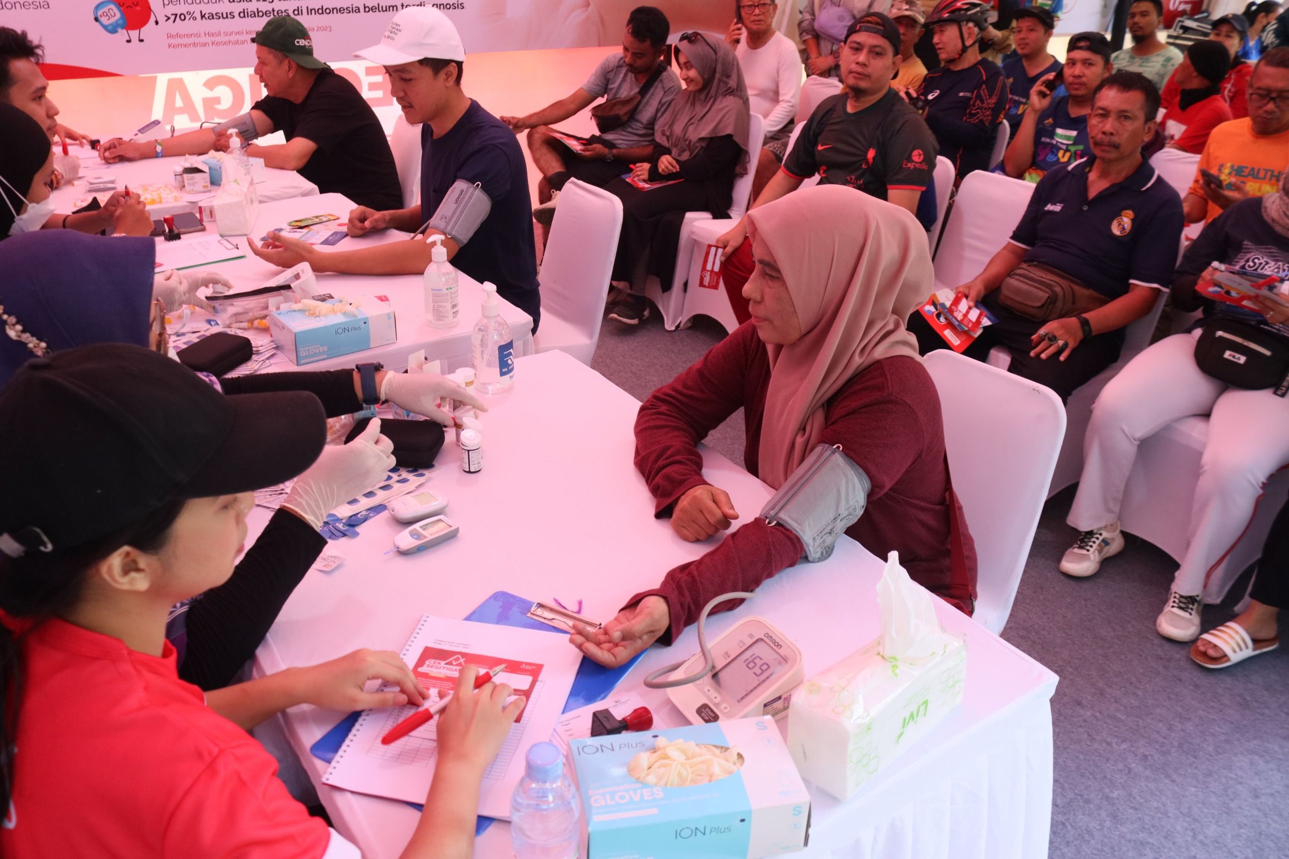 Untuk mengurangi beban pembiayaan kesehatan, penting untuk skrining kesehatan cek segitiga untuk periksa hipertensi, kolesterol dan diabetes.