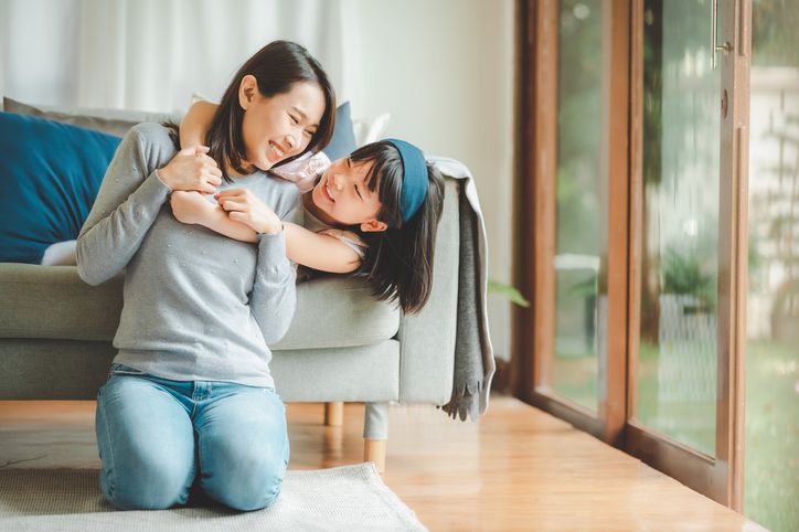 Untuk memperbaiki hubungan ibu dan anak, penting untuk memberi ruang, berkomunikasi, mendengarkan dengan empati dan menyadari tidak ada yang sempurna.