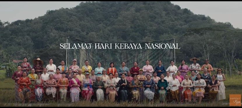 Menggali transformasi hidup perempuan dari masa ke masa dari film pendek Kebaya Kala Kini yang dibintangi Dian Sastro dan Putri Marino.