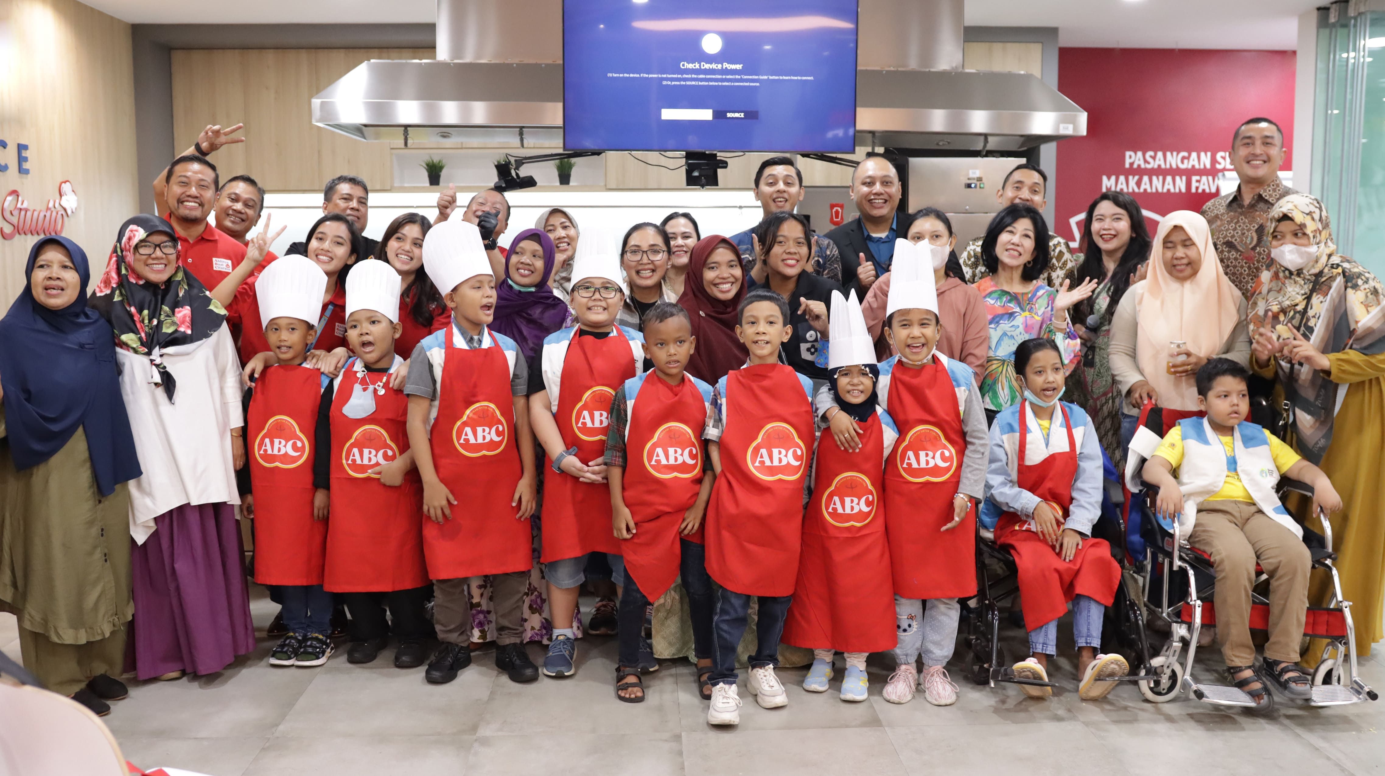 Aryaduta Suites Semanggi dan ABC Indonesia berkolaborasi gelar kelas memasak untuk anak penderita kanker di YKAI.