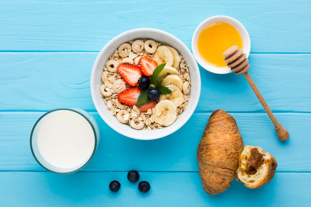 Oatmeal jadi menu sarapan andalan perempuan karier, yuk intip berbagai manfaatnya untuk kesehatan tubuh.