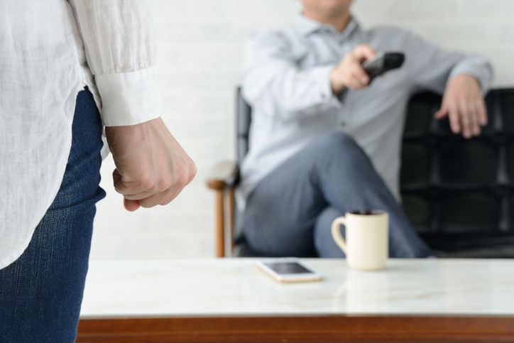 Mencari tahu berbagai alasan perempuan enggan bercerai meski menderita dalam pernikahan seperti diangkat di drakor Good Partner.
