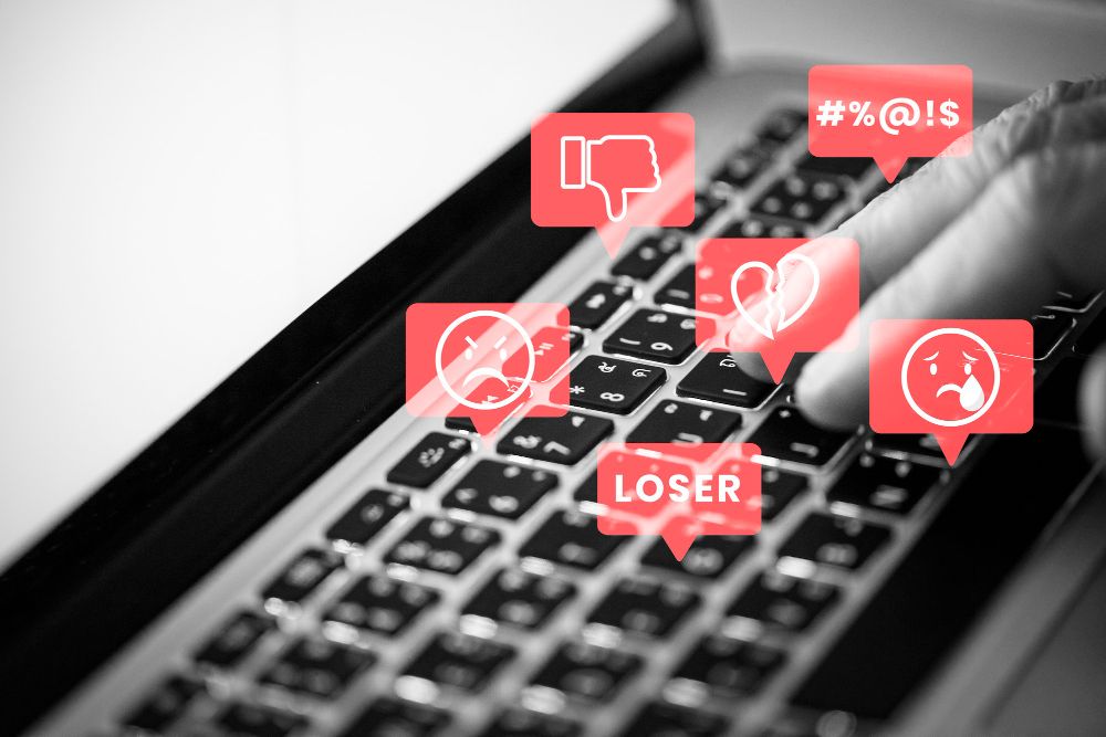 Kasus kekerasan digital terhadap anak kian merebak. Mulai dari masalah judi online hingga cyberbullying.