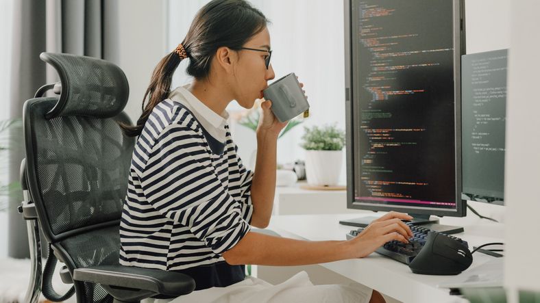 Mengenal istilah digital native yang melekat pada Gen Z di dunia kerja, simak penjelasan selengkapnya!