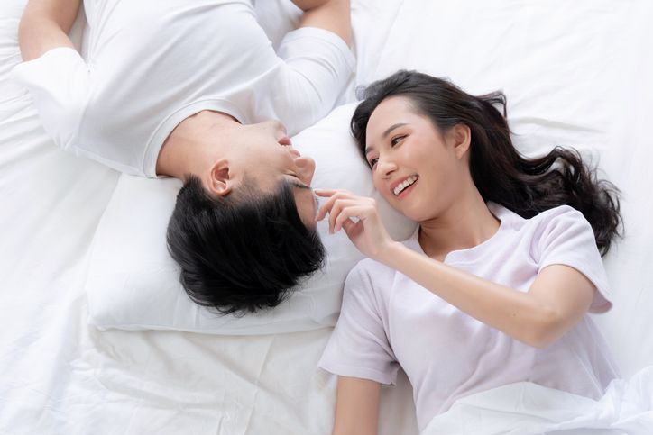 Perempuan merasa ngantuk saat bersama pasangan? Bisa jadi kamu mengalami Chemically Bonded, ini penjelasannya!