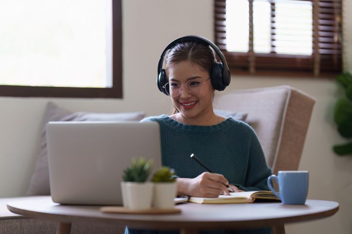Lima pekerjaan ini cocok untuk perempuan dengan kepribadian introvert. Mulai dari pengelola akun media sosial hingga konsultan.