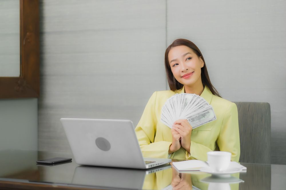 Berikut tips atur keuangan perempuan karier untuk finansial yang lebih baik. Apa saja tipsnya? Simak!