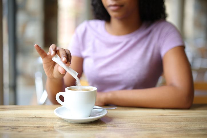 Penting untuk memperhitungkan total konsumsi gula dari semua cangkir kopi yang diminum.