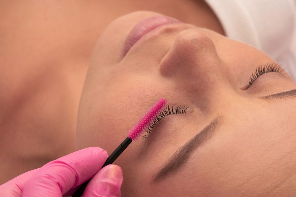 Perempuan ingin pasangan extension bulu mata? Yuk simak dulu lima tips berikut ini sebelum pemasangannya.