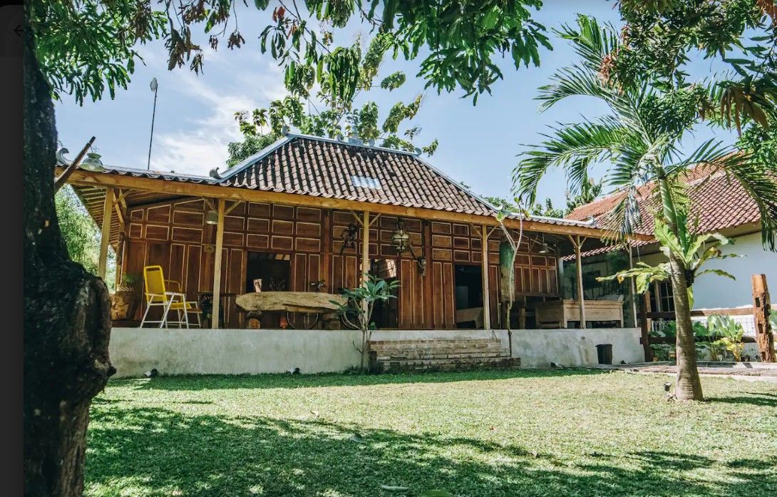 Cocok buat staycation bersama keluarga di akhir pekan, ini rekomendasi vila dengan arsitektur tradisional di Yogyakarta, Bogor, hingga Bali.