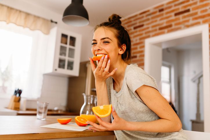 Sarapan hanya dengan buah bisa menjadi pilihan yang sehat jika dilakukan dengan bijak dan seimbang untuk menambahkan sumber protein dan lemak sehat.