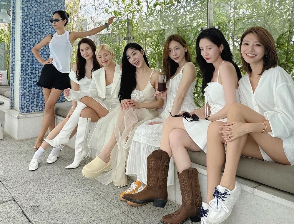 Para anggota SNSD merayakan 17 tahun debut di industri musik Kpop. Simak perjalanan karier mereka selama ini!