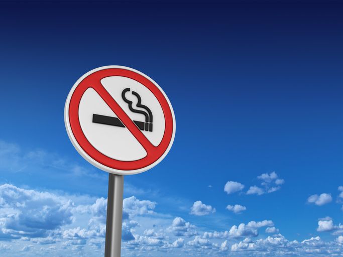 PP Kesehatan terbaru membatasi iklan rokok dan produk tembakau untuk melindungi kesehatan masyarakat.