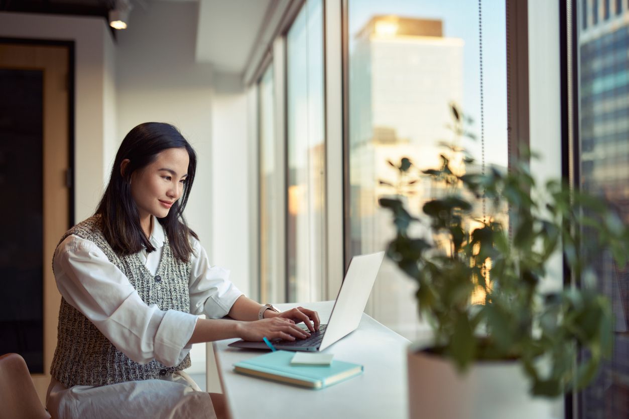 Selain memberikan fleksibilitas yang lebih besar, ternyata hybrid working juga berpotensi mendorong kesetaraan gender.