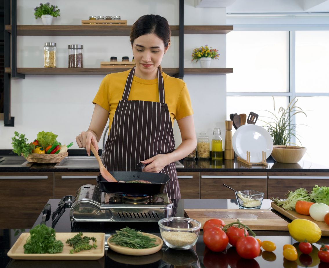 Perempuan perlu tahu lima cara memasak sayuran yang ternyata tidak baik untuk kesehatan jantung, simak penjelasannya.