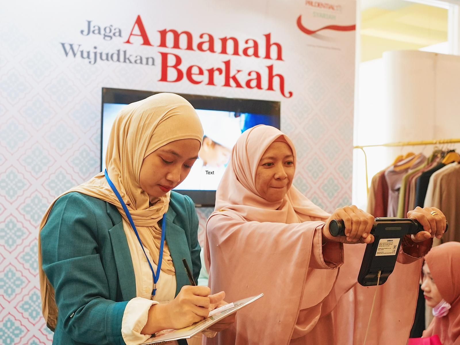 Perempuan jadi salah satu kunci penggerak ekonomi di Indonesia. Maka dari itu, penting bagi perempuan untuk tahu literasi keuangan syariah.