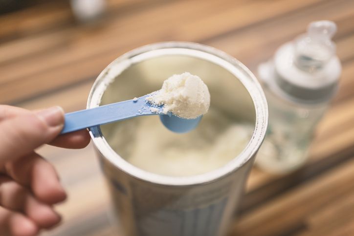 Iklan susu formula selama ini dinilai melanggar kode etik beriklan karena promosi produk diklaim setara atau bahkan lebih baik dari ASI, atau sebagai pengganti ASI.