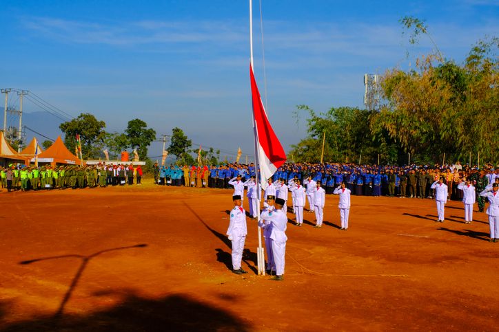 Dalam rangka Hari Kemerdekaan Indonesia ke-79, berikut ini penjelasan terkait apa itu nasionalisme dan kapan mengenalkan anak konsep ini.