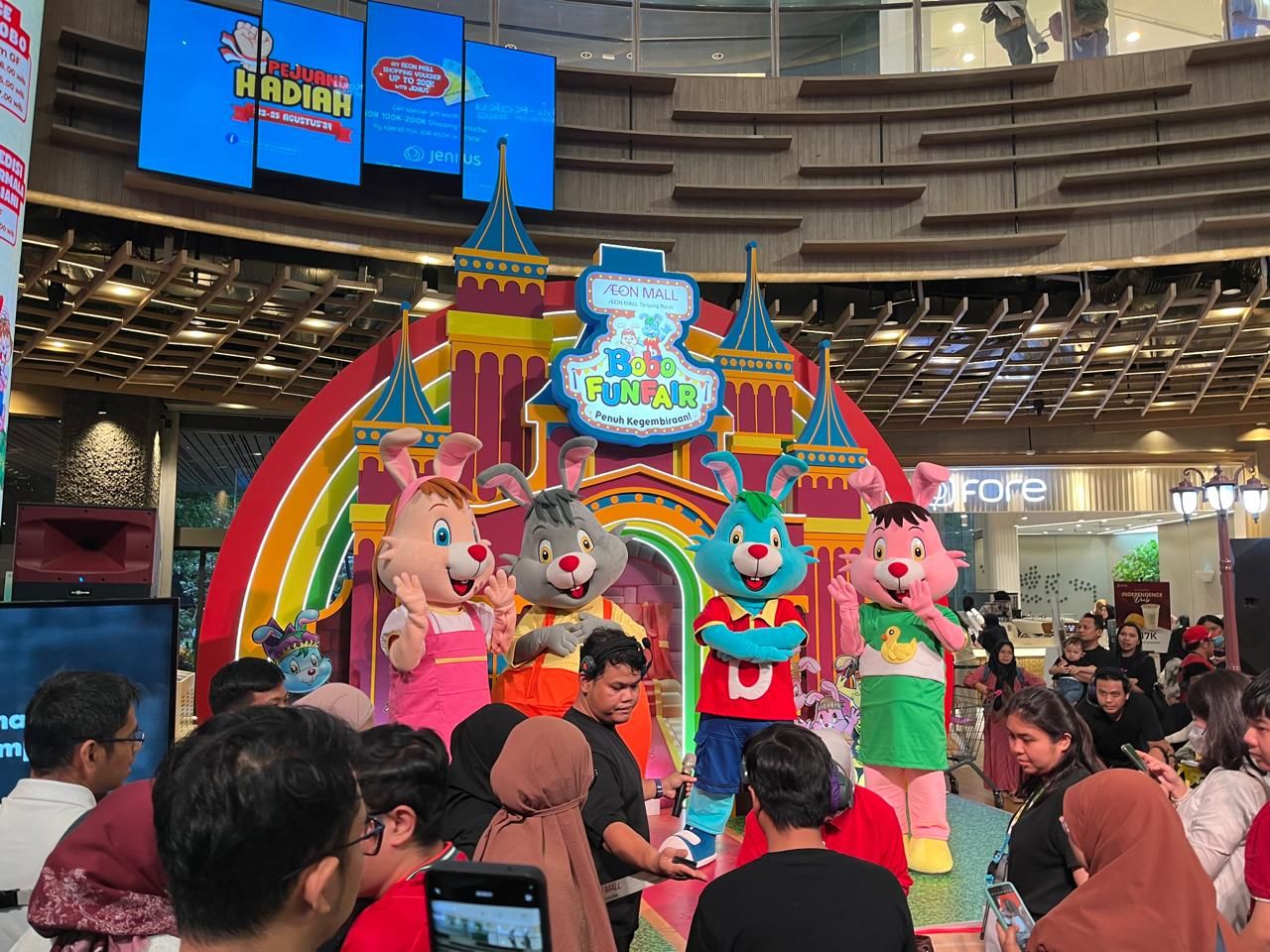 Keseruan Meet & Greet keluarga Bobo di Bobo Funfair AEON Mall Tanjung Barat hingga 25 Agustus mendatang. Jangan sampai ketinggalan!