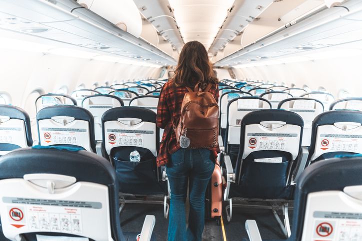 Maskapai pesawat terbang asal India IndiGo berikan fitur canggih untuk perempuan menentukan teman duduk sesama perempuan.