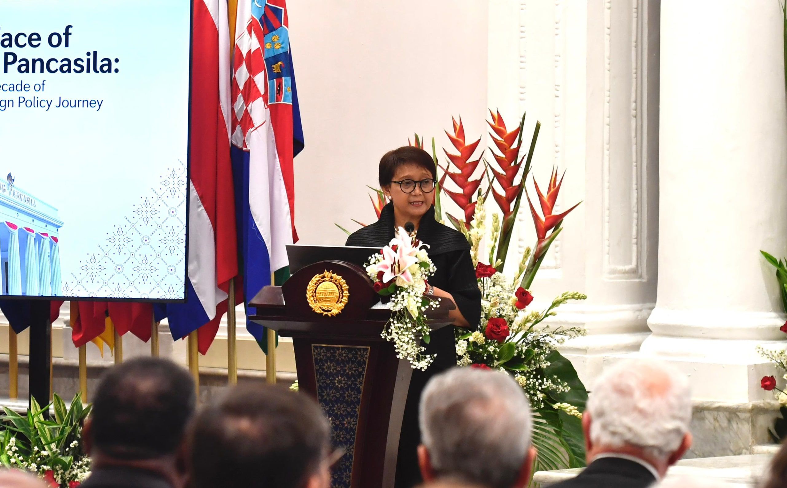 Kiprah dan perjalanan karier Retno Marsudi yang baru-baru ini mendapatkan penghargaan Medal of Honour dari Presiden Palestina.