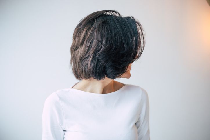 Untuk perempuan pemilih rambut pendek, berikut rekomendasi warna rambut yang cocok untukmu. Mulai dari cokelat hingga rosegold.