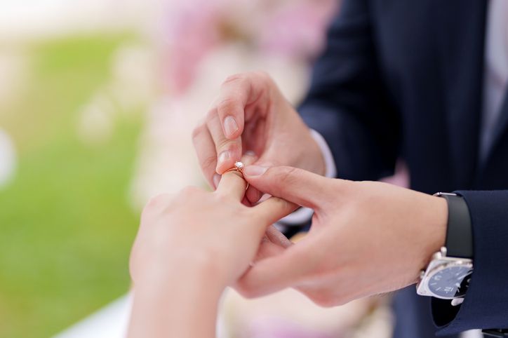 Pasangan punya karakter husband material berikut? Jika iya, kamu tak perlu takut menikah karena marriage is scary mungkin tidak berlaku.