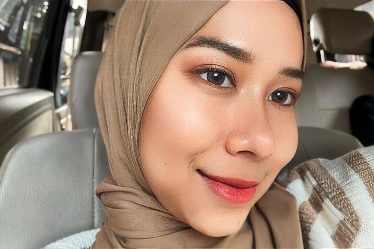 Meninggal dunia usai berjuang melawan penyakit kanker ovarium, kenali sosok selebgram dan konten kreator Shella Selpi Lizah ini.